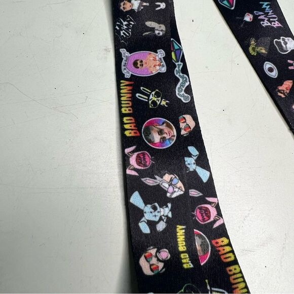 Bad Bunny tour lane yard batch holder - Picture 3 of 5